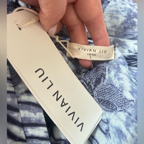 Vivían Liu Loose-Fitting Floral Patterned
Wide-Leg Dress - Picture 9 of 9